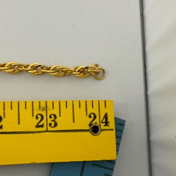 Vintage 24 inch rolo type gold tone chain, with large gold tone pendant. - Picture 7 of 8